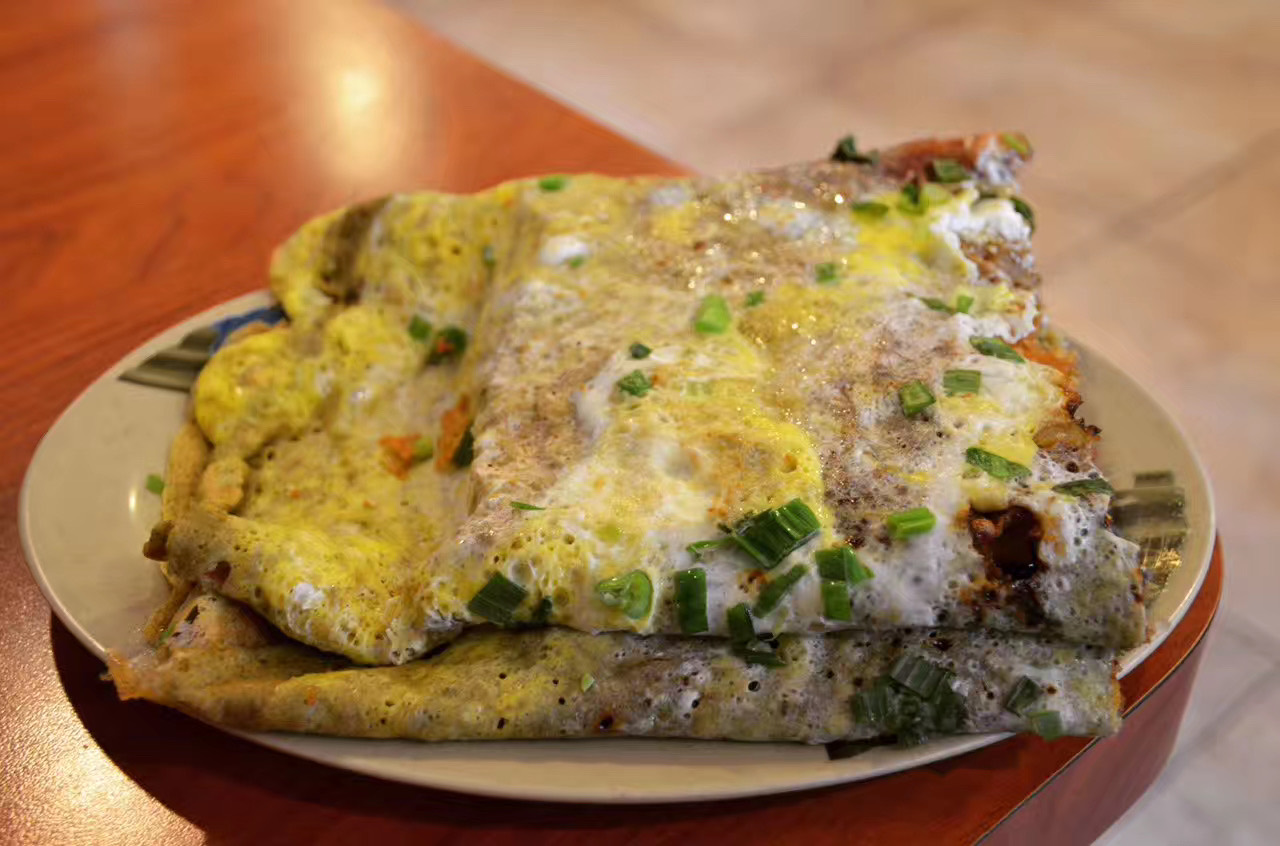 Jianbing guozi, Tianjin's signature breakfast crepe