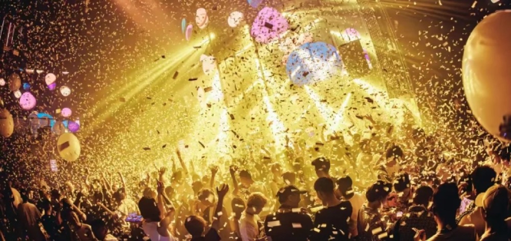 Confetti drop on the dance floor at Pose Club, Chengdu